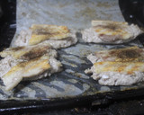 Foto del paso 3 de la receta: Bocaditos de hamburguesas de trucha con panceta