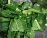 Foto langkah ke 2 dari resep Sawi Hijau Ca Bawang Putih.