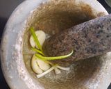 Hình bước làm 2 của món Cá mó chiên muối tôm (NCKD)