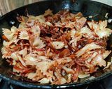 A picture of step 4 of Farfalle pasta homestyle.