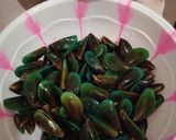 Foto langkah ke 1 dari resep Kerang hijau / kerang ijo saus padang.