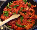 Une image de l'étape 2 de Duo de poivrons aux épices tajine.
