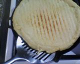 Foto del paso 4 de la receta: Pizza chica en plancha rejilla 🍕( ꈍᴗꈍ)