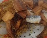 Foto langkah ke 3 dari resep Ikan Asin Tenggiri Bumbu Kelapa.