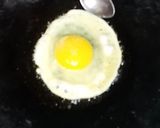 A picture of step 4 of Half fry Egg.
