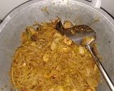 Foto langkah ke 6 dari resep Oseng so'un with bakso dan udang.