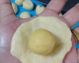 Foto langkah ke 4 dari resep Bolen Isi Pisang Keju.