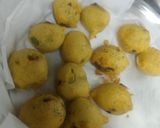 A picture of step 4 of Potato vadas.