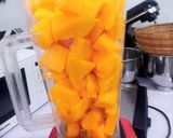A picture of step 2 of Pawpaw Banana Smoothie.