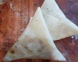 A picture of step 4 of Aalu ke samose.