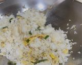 Gambar langkah 4 resipi Nasi Goreng Kampung.