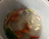 รูปขั้นตอนการทำที่ 1 ของ Tom yum kai (chicken breast)