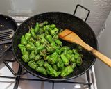 A picture of step 3 of Padrón peppers.