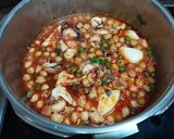Foto del paso 5 de la receta: Garbanzos con sepia y gambas