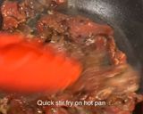 A picture of step 2 of Easy stir fried honey and soysauce beef with egg noodles.