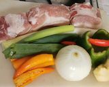 รูปขั้นตอนการทำที่ 2 ของ หมูสามชั้นผัดพริกหวาน