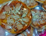 Foto langkah ke 5 dari resep Pizza Sosis Simple #Dapur Fitri.