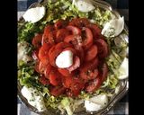Une image de l'étape 2 de Salade de tomates olivettes émincé de scarole et mozzarella di buffala.