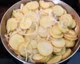 A picture of step 2 of Tortilla Española.