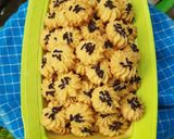Foto langkah ke 6 dari resep Kue Semprit Mawar.