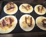 Foto del paso 2 de la receta: Mini Pizzas sin Salsa 😁