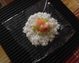 Foto del passaggio 5 della ricetta Temarizushi California, temarizushi di verdure e temarizushi di salmone