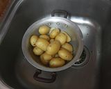 Foto del paso 3 de la receta: Entrecot a la plancha con papas asadas y salsa de manzana