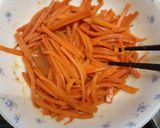 รูปขั้นตอนการทำที่ 3 ของ แครอทมิโซะโรยงา (にんじんの味噌和え)