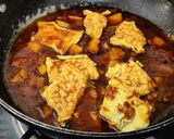 A picture of step 5 of Egg Omelette curry.