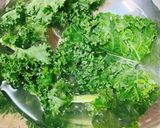 Hình bước làm 1 của món Cải Kale Chiên Trứng
