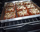 Foto langkah ke 5 dari resep Roti Pizza Seafood.