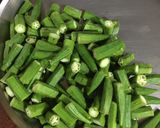 A picture of step 1 of Bhindi in Mustard Paste.