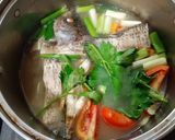 Foto langkah ke 6 dari resep Sup Pindang Ikan Gurame Bumbu Iris Cemplung Sehat Yummy.