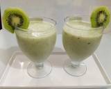 Kiwi banana smoothie recipe step 2 photo