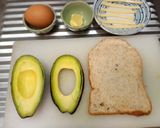 รูปขั้นตอนการทำที่ 1 ของ Avocado Egg-In-A-Hole
