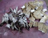 Foto langkah ke 3 dari resep Pindang tongkol suwir tahu.