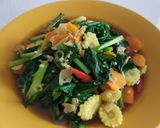 Foto langkah ke 4 dari resep Tumis Sawi Hijau Wortel Putren.