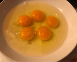 Foto del paso 1 de la receta: Rollitos de tortilla rellenos de jamón y queso