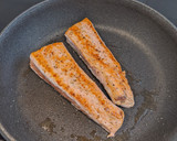 Foto del paso 5 de la receta: Salmón con arroz y salsa soja
