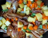 Foto langkah ke 3 dari resep Ayam kentang oven.