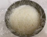 A picture of step 3 of Easy Tuna Soboro Cake Sushi for Hinamatsuri.