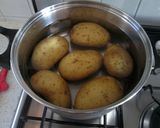 Foto del passaggio 1 della ricetta Gnocchi neri con fiori di zucca cotto noci e stracchino