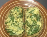Foto del paso 5 de la receta: Tostadas con revuelto de espárragos, cebolla tierna y ajo
