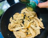 Hình bước làm 3 của món Sandwich bơ thảo mộc