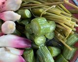 รูปขั้นตอนการทำที่ 1 ของ น้ำพริกข่ามะแขว่นผัดมะขามเปียก🫚🌶️🧄