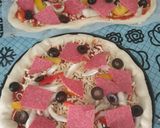 Foto langkah ke 5 dari resep Homemade pizza panggang.