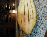 Foto del paso 1 de la receta: Berenjena rellena de jamón York y queso