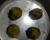 A picture of step 3 of Vada Pav.