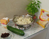 Foto del paso 1 de la receta: Coliflores con crema de calabacín, pasas y queso
