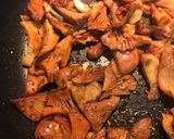 Foto del paso 1 de la receta: Lengua de cerdo con cebolla y rovellón (níscalos)